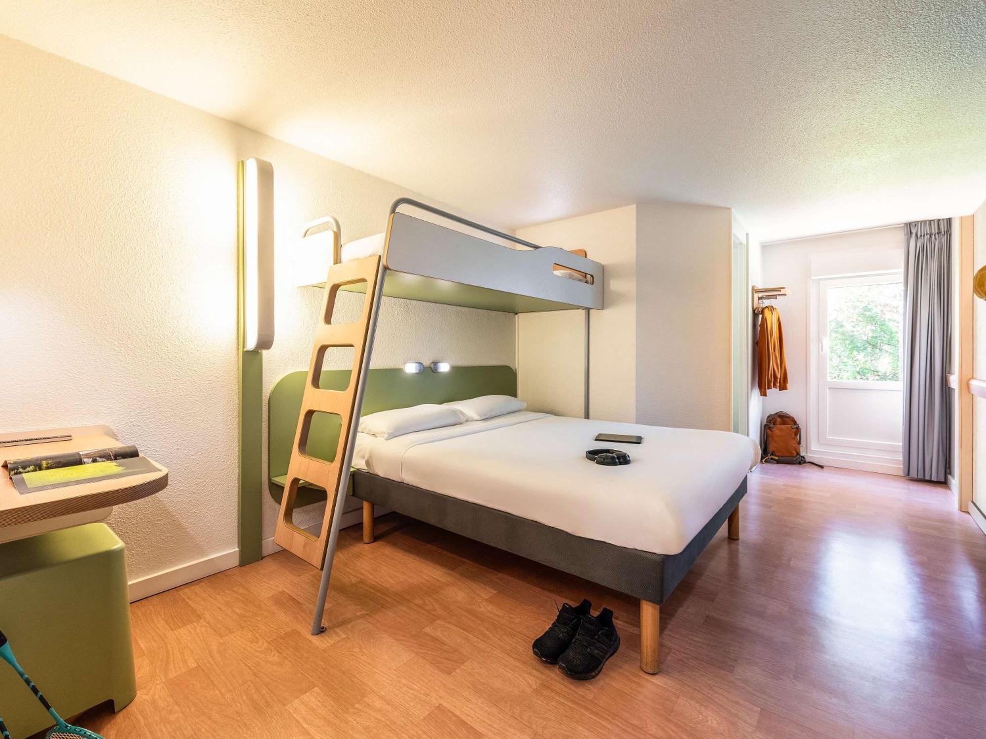 Ibis Budget Villefranche Limas Exterior photo