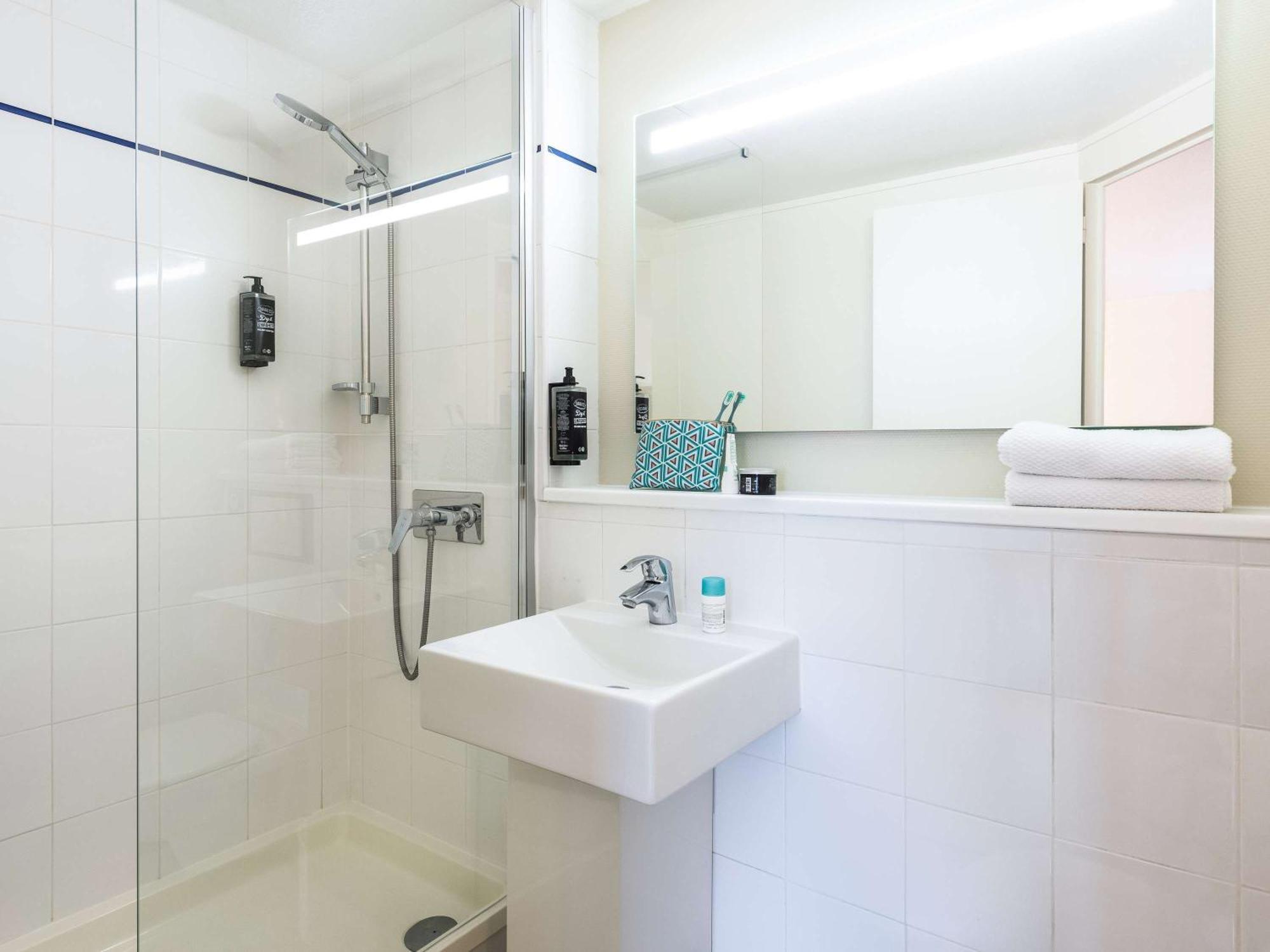 Ibis Budget Villefranche Limas Exterior photo