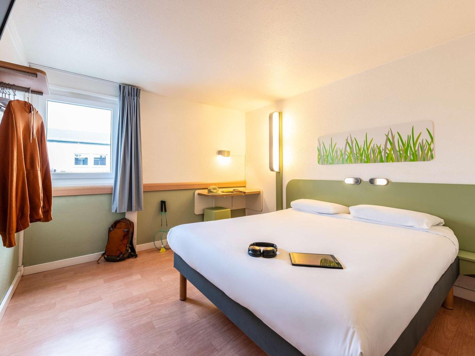 Ibis Budget Villefranche Limas Exterior photo