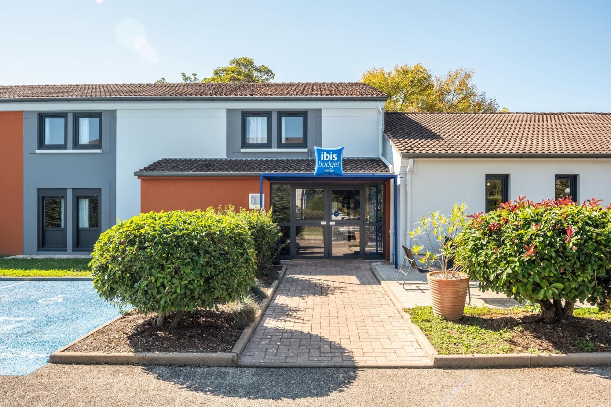 Ibis Budget Villefranche Limas Exterior photo