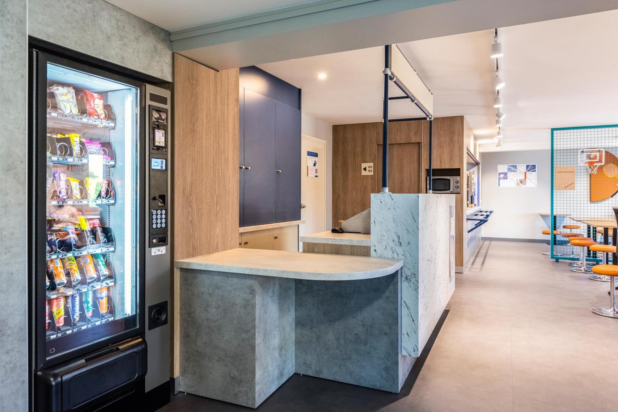 Ibis Budget Villefranche Limas Exterior photo