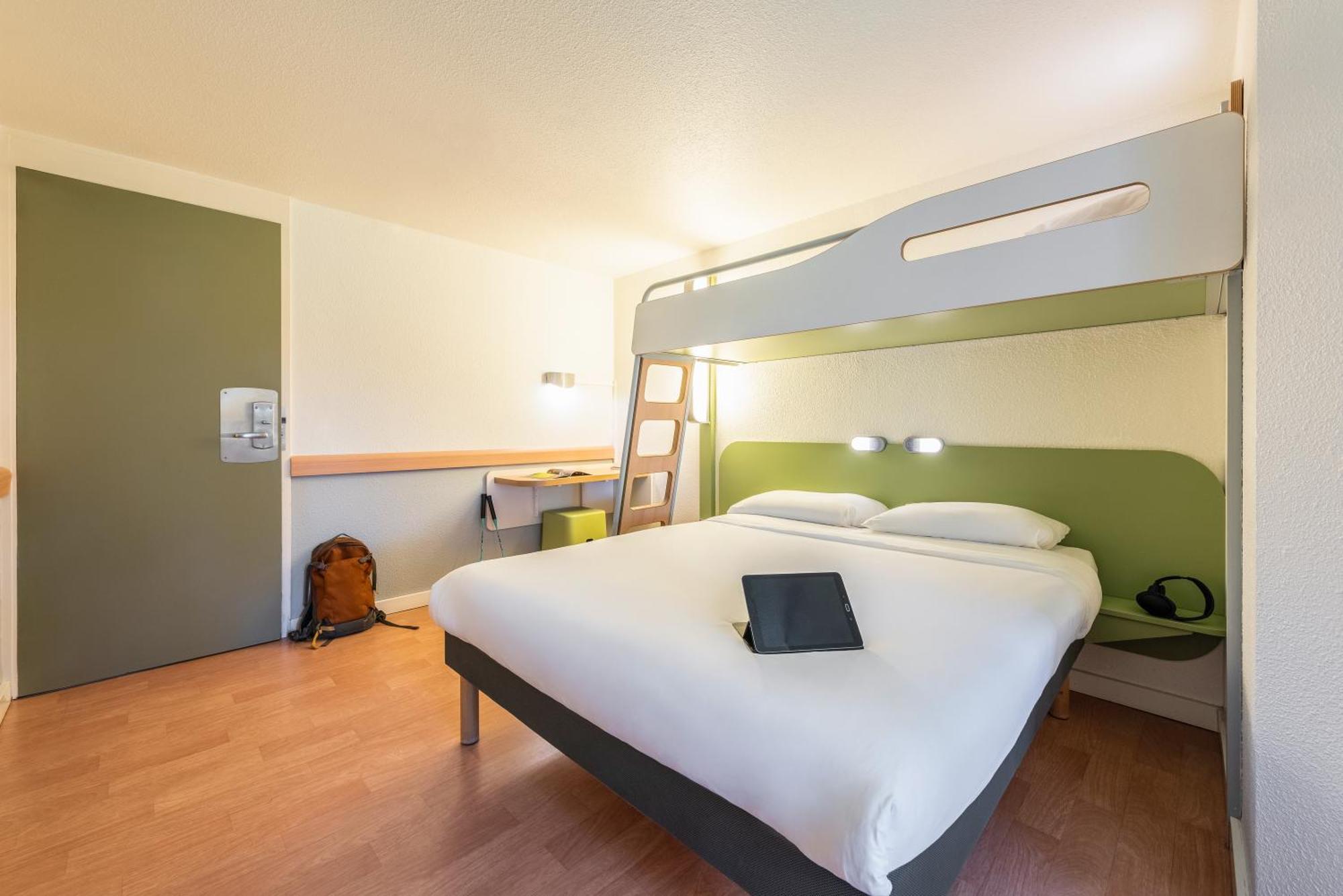 Ibis Budget Villefranche Limas Exterior photo