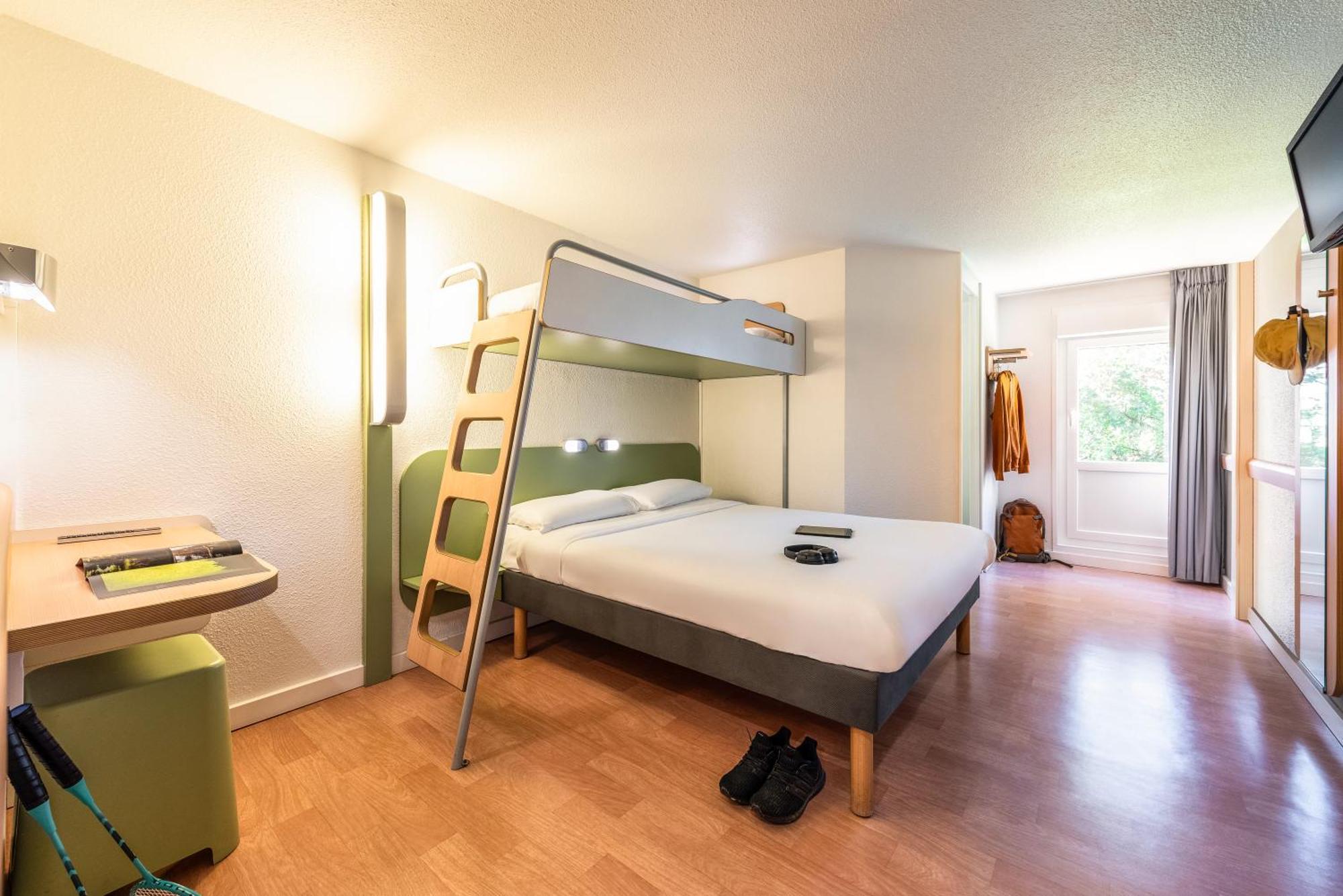 Ibis Budget Villefranche Limas Exterior photo
