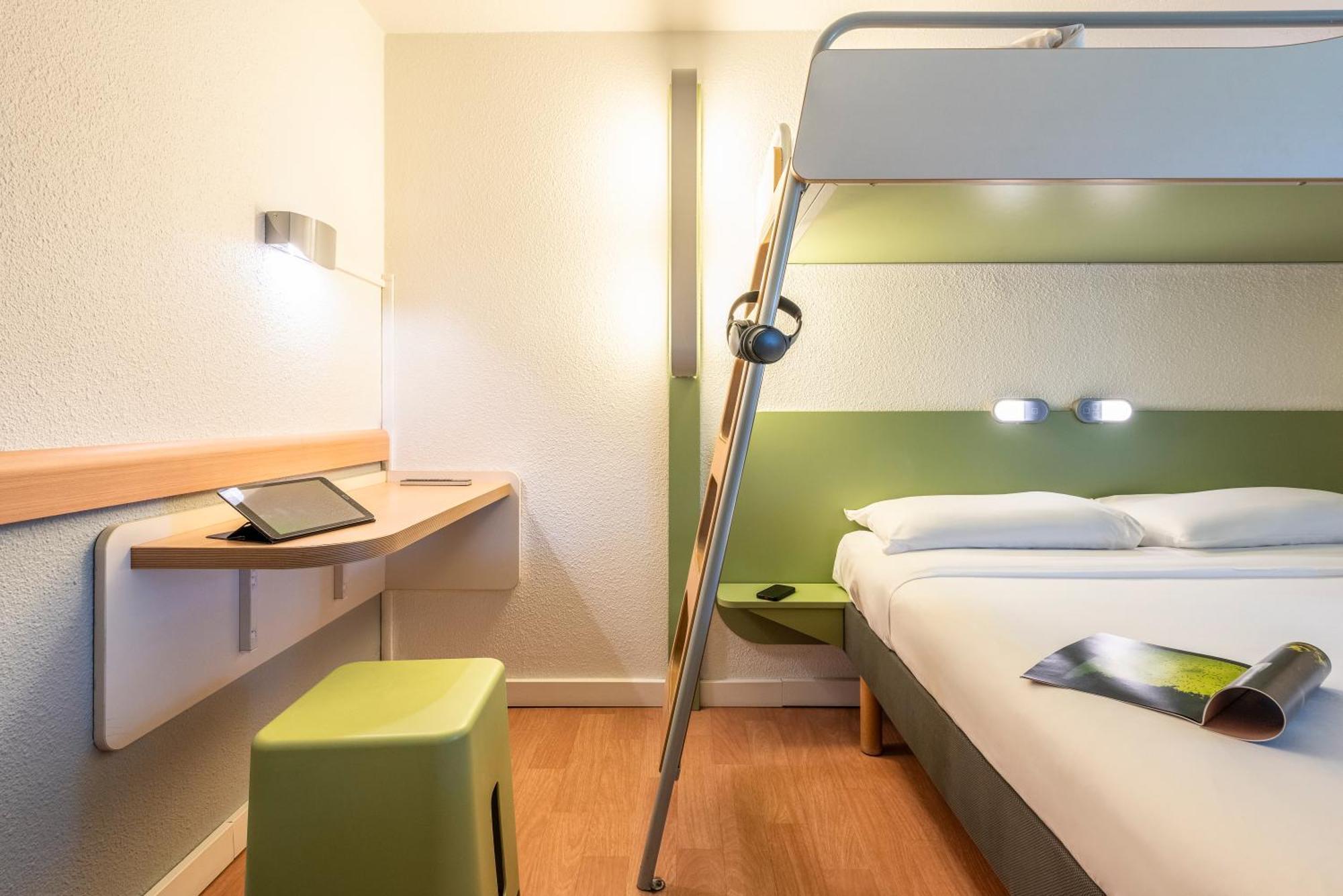 Ibis Budget Villefranche Limas Exterior photo