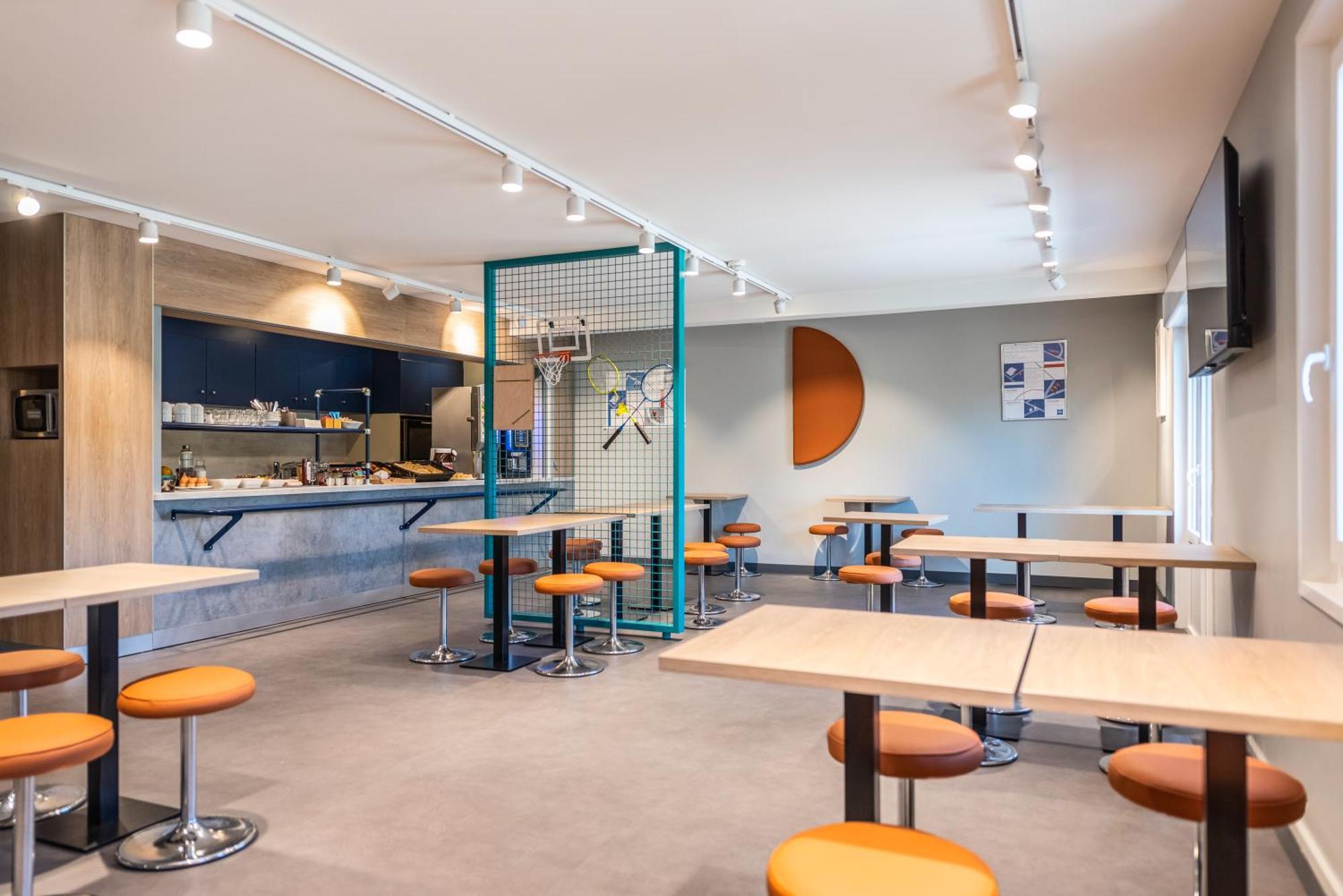Ibis Budget Villefranche Limas Exterior photo