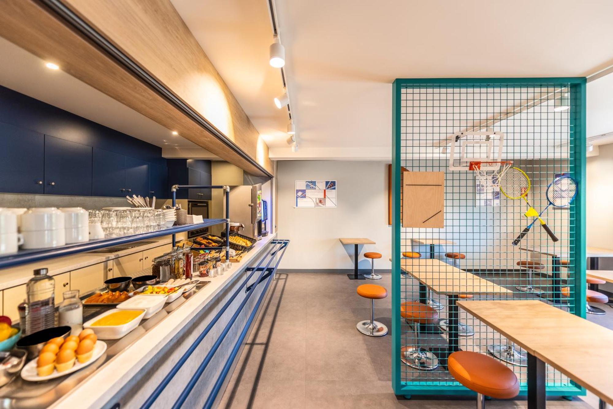 Ibis Budget Villefranche Limas Exterior photo