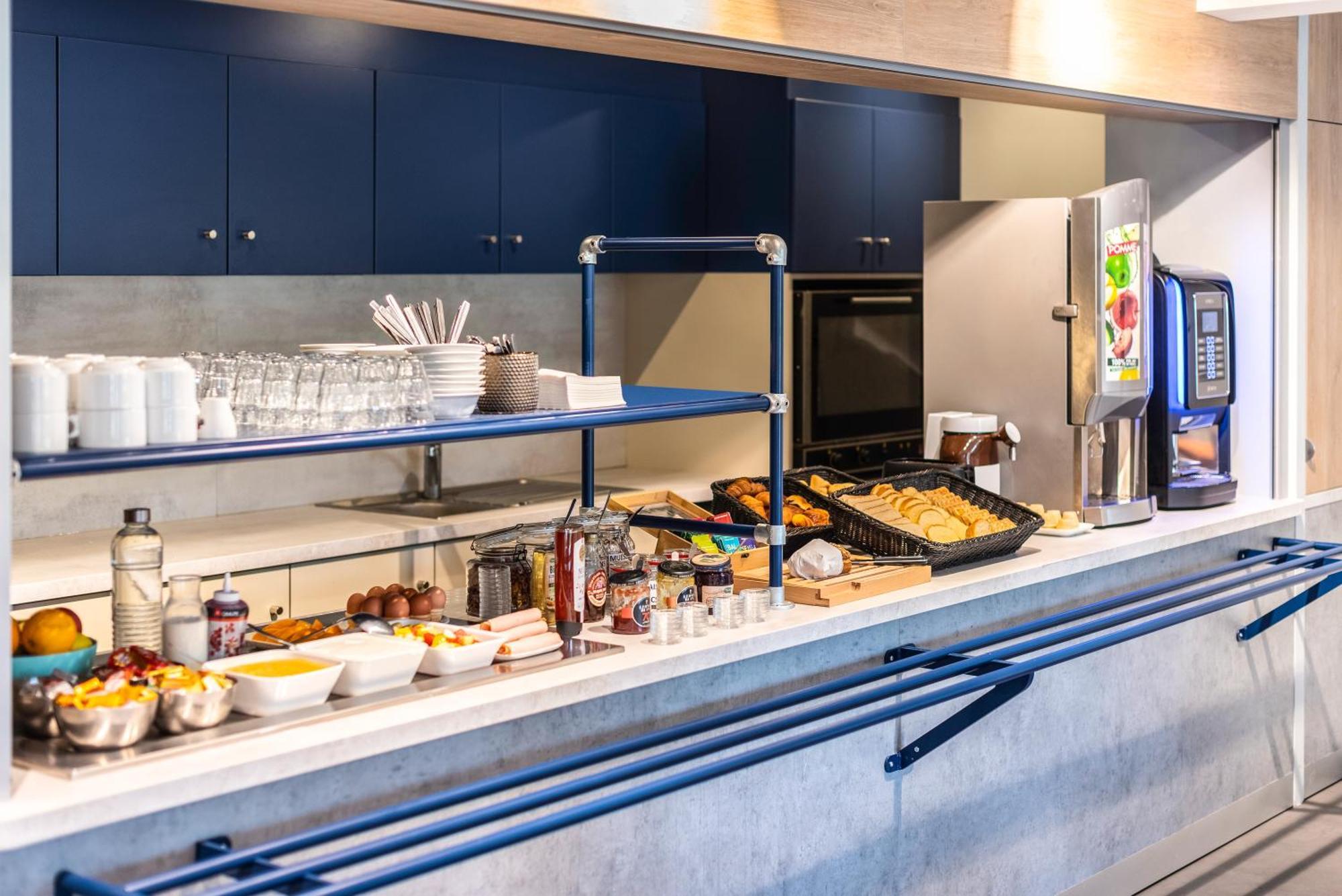 Ibis Budget Villefranche Limas Exterior photo